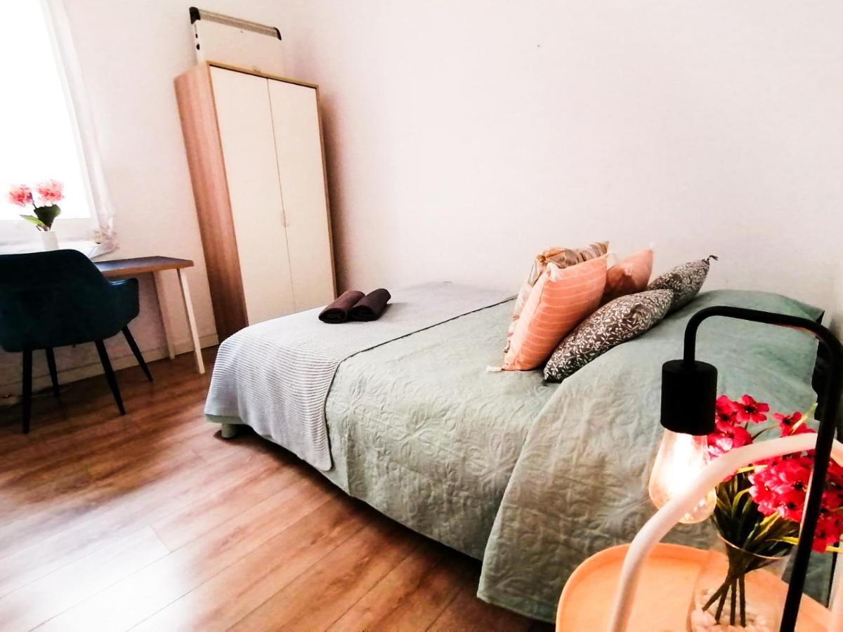 By Paseo De Gracia Rooms Barcelona Bagian luar foto